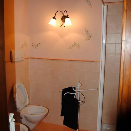 Sleeps 5 Pool Wifi דירה